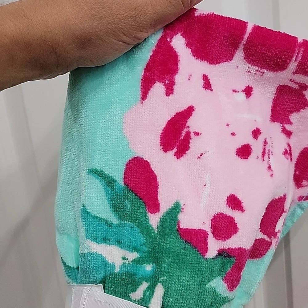 NWT Christian Siriano oversized beach towel